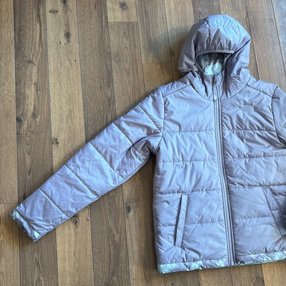 Girls’ The North Face Reversible Puffer Jacket - Large (12) - Picture 9 of 12